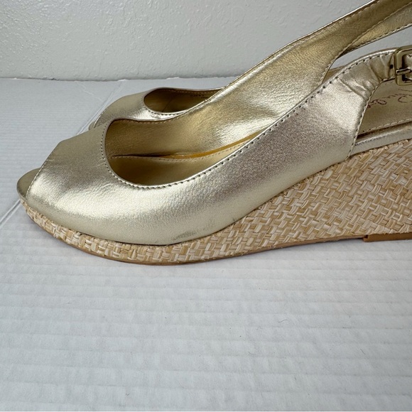 Lilly Pulitzer gigi gold metallic wedge sandal heels singback 8.5 - Picture 6 of 13